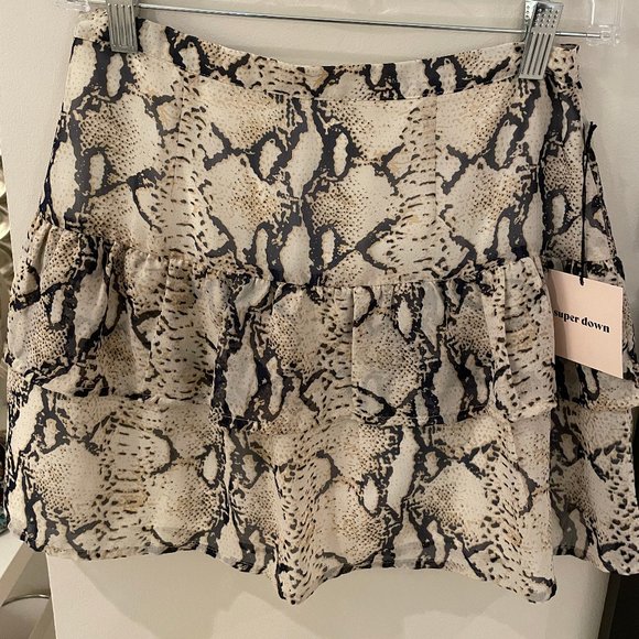 Revolve Superdown Janelle Tiered Mini Skirt - Picture 2 of 4